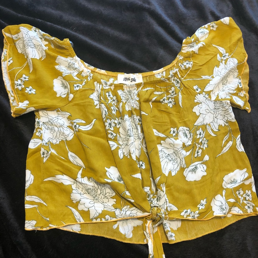 Hippie Love gold floral crop top.  Button and tie front Size Large.